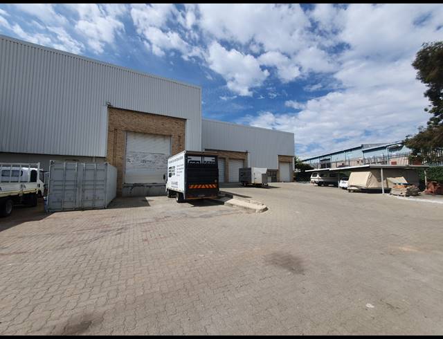 2,805M² WAREHOUSE TO LET IN ORMONDE